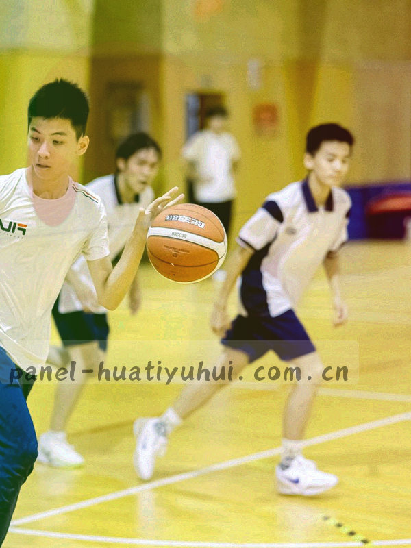 多本直立规则书书脊，不同深浅颜色区分联赛，标签上写有V2025.3等版本号